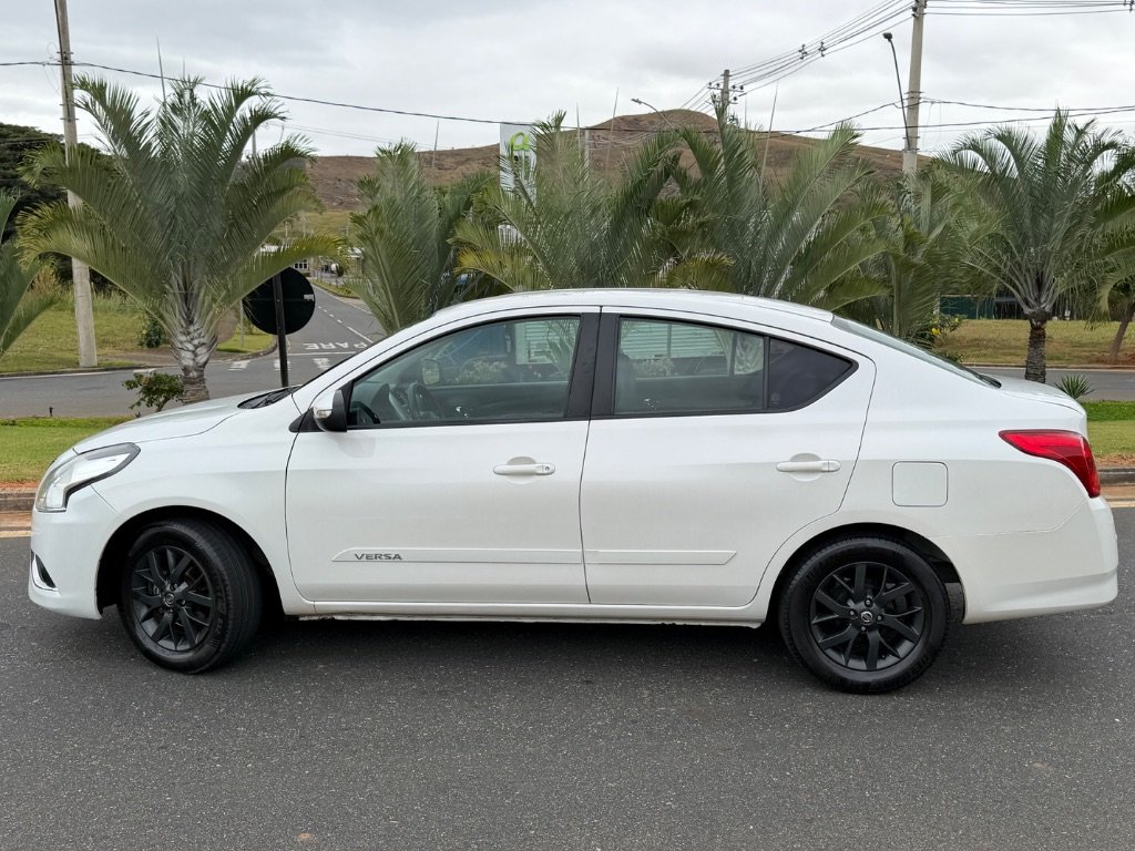Nissan VERSA SV 1.6 16V FlexStart 4p Aut.