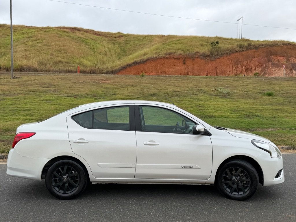 Nissan VERSA SV 1.6 16V FlexStart 4p Aut.