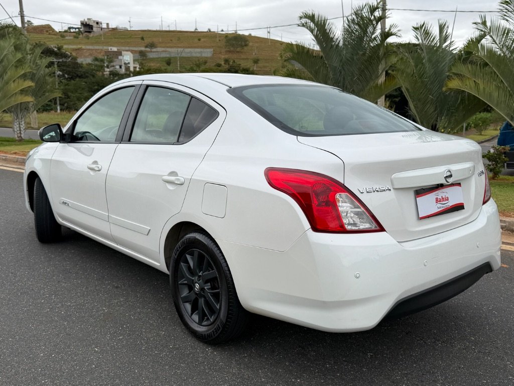 Nissan VERSA SV 1.6 16V FlexStart 4p Aut.