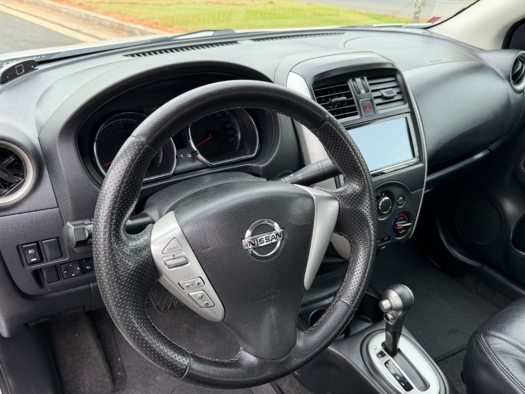 Nissan VERSA SV 1.6 16V FlexStart 4p Aut.